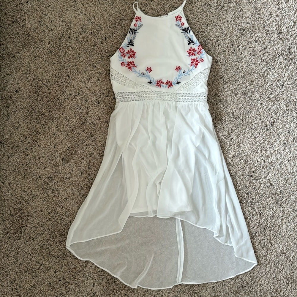 In Girl: Kids size 14 White Floral Dress